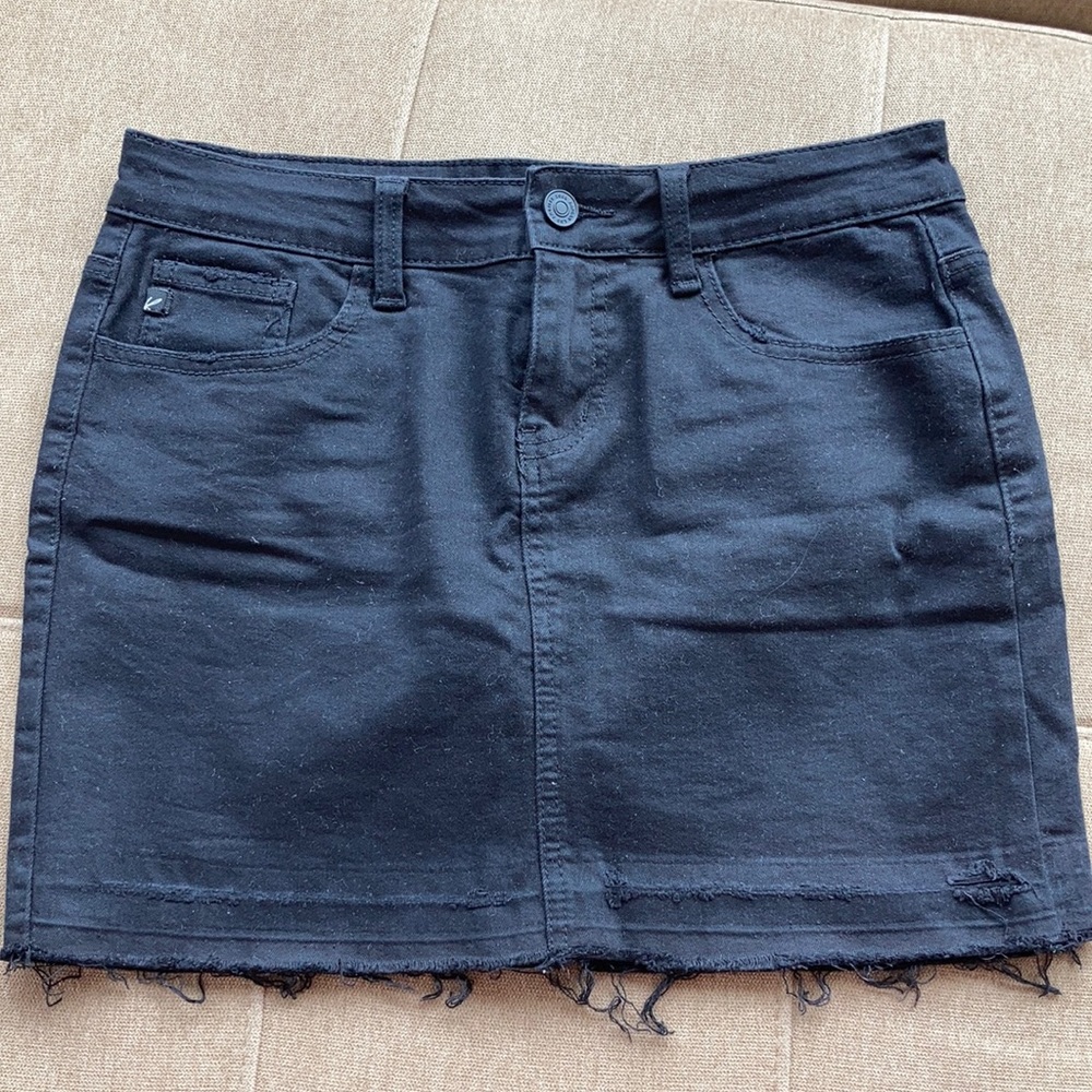 black mini skirt
